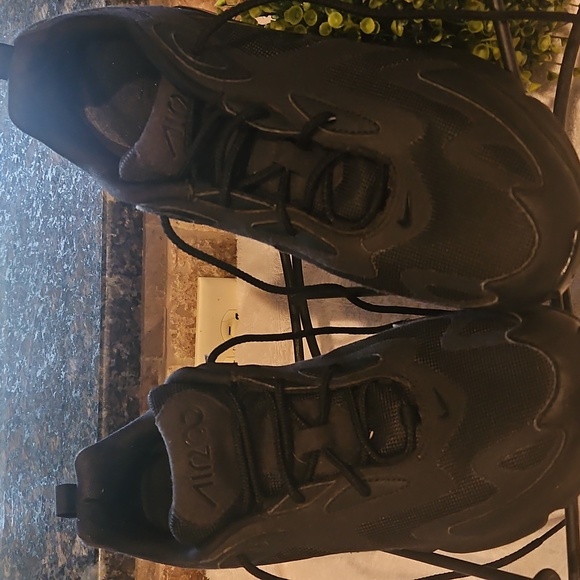 Nike  All-Black Sneakers - Picture 7 of 7